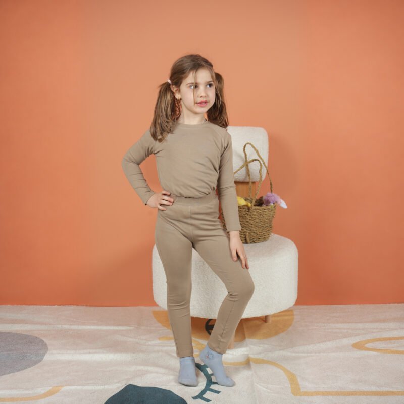 Combinaison seconde peau beige sable Dreamini portée par une fille