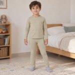 Combinaison seconde peau beige clair Dreamini portée par un garçon